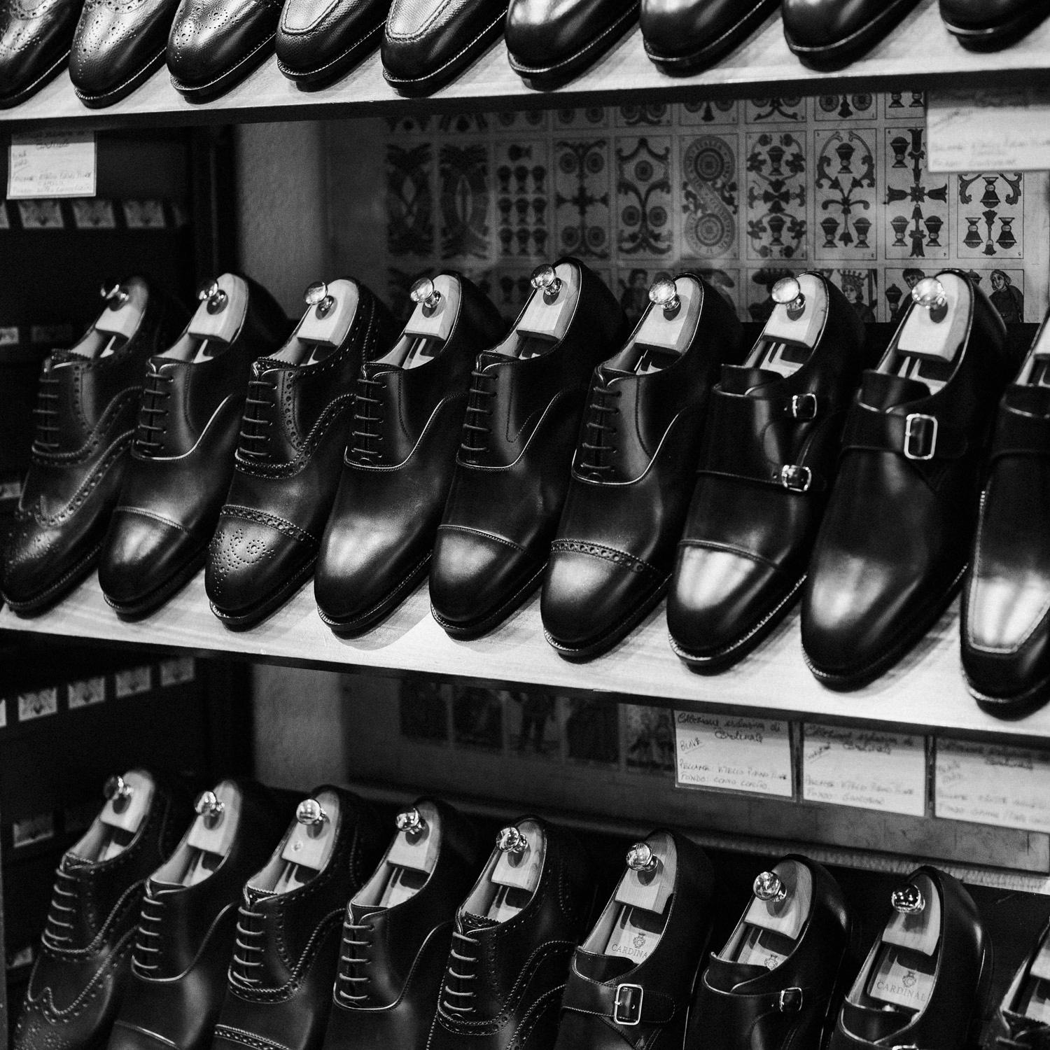 Dettaglio del tacco di una scarpa artigianale da uomo Cardinale